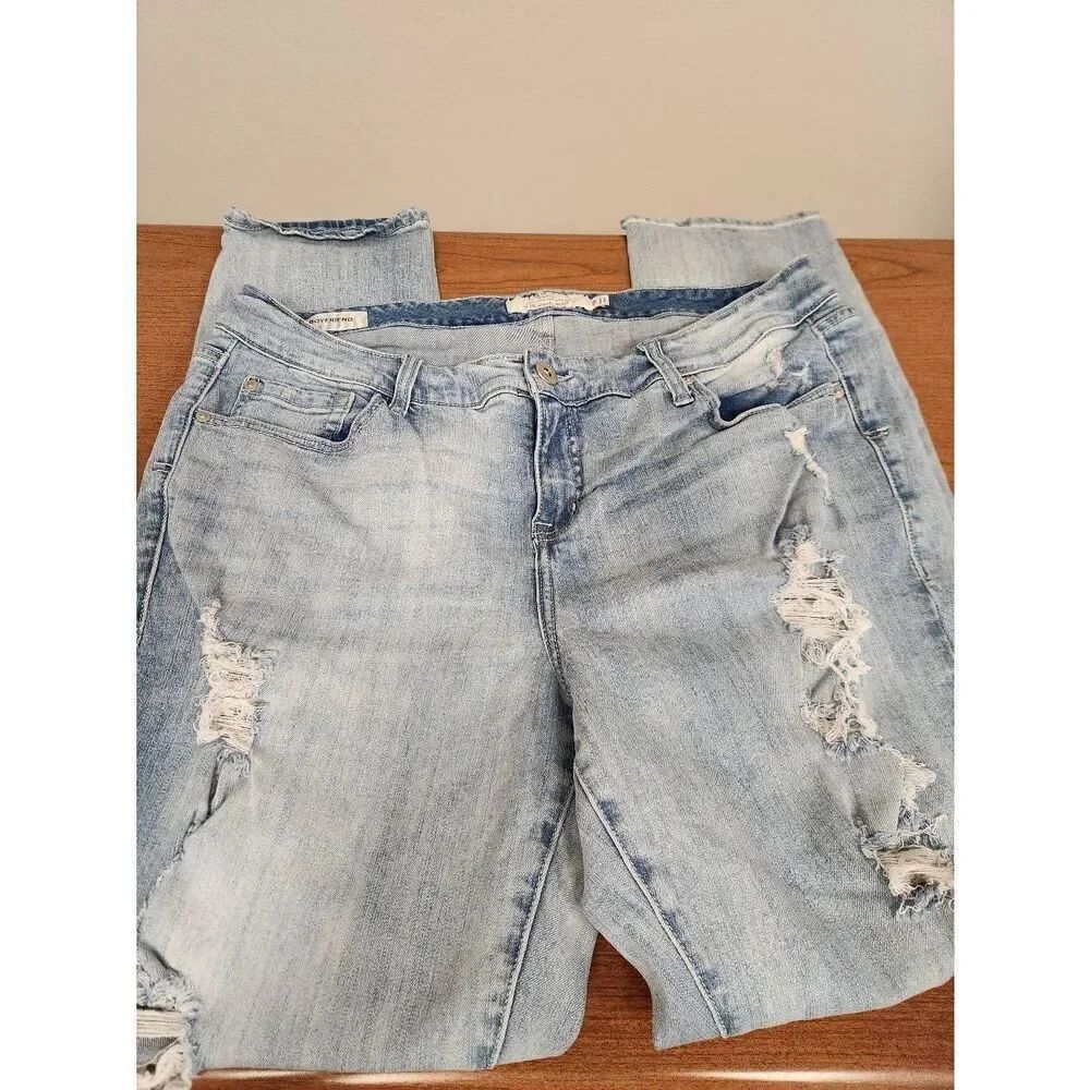 Torrid Distressed Boyfriend Jeans Size 18  Measures approx 36 waist, 29 inseam a